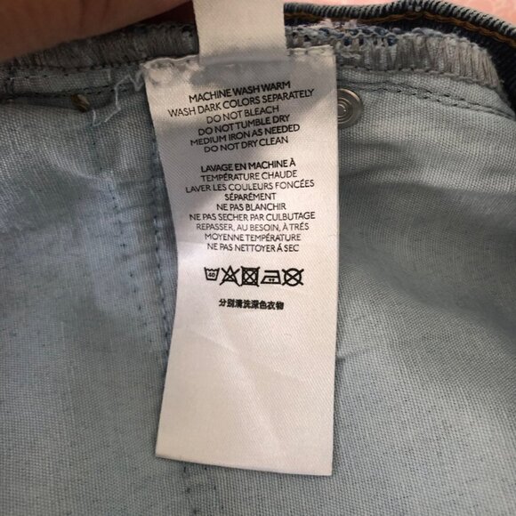 BDG Jean Shorts Mid Rise Essential Denim Medium‎ Wash 31" - Picture 8 of 8